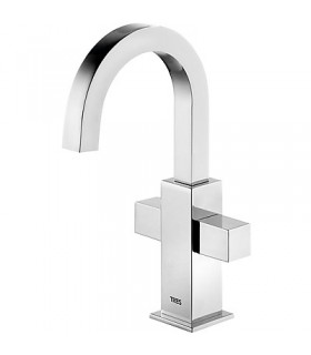 CUADRO-TRES 108605 Grifo Vertical caño de 22x22 mm.