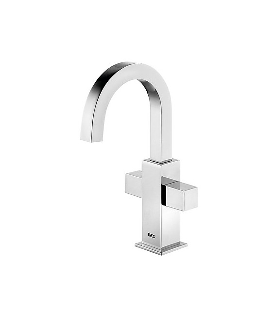 CUADRO-TRES 108605 Grifo Vertical caño de 22x22 mm.